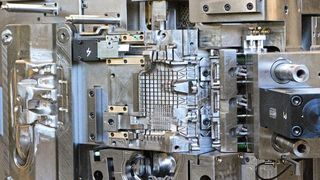 Komplexe Spritzgiesswerkzeuge: Vor allem für den Automobilbau fertigt und montiert die Werkzeugbau Kröger GmbH. (Rego-Fix)