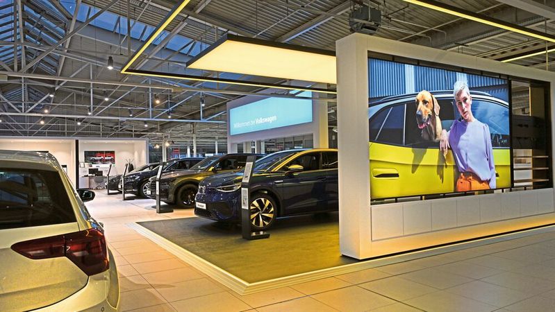 Die Jepsen-Autogruppe stellte in diesem Jahr den Regensburger Hauptbetrieb auf die aktuelle CI von Volkswagen um.(Bild:  Jepsen-Autogruppe)