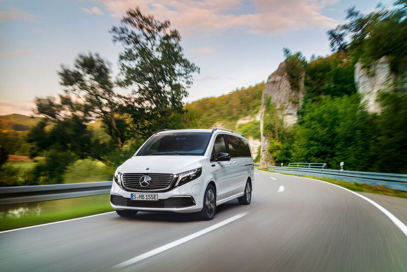 Auch großen Vans lehrt man das Stromern: 2020 bringt Mercedes den EQV mit 400 Kilometer Reichweite auf den Markt. (Daimler)