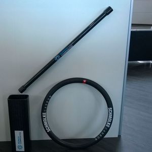 Munich Composites hat seine Prozesse rund um die Flechttechnik weiterentwickelt und kann nun kosteneffizienter CFK-Hohlprofile fertigen.