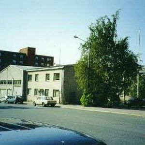 1988 war nicht nur das Jahr von Morris, des ersten Wurms, der sich ausgiebig über das Internet verbreitete. Im gleichen Jahr wurde auch in Finnland ein Unternehmen namens Data Fellows gegründet, das zunächst seinen Sitz in einem Mehrfamilienhaus hatte und heute als F-Secure bekannt ist. Hier die Niederlassung von 1990.