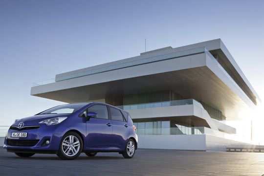 Im Visier hat Toyota mit seinem neuen Modell in erster Linie Familien, die zuvor Schrägheck-Limousinen gefahren sind, sowie wechselwillige Kompaktklassefahrer. (Archiv: Vogel Business Media)