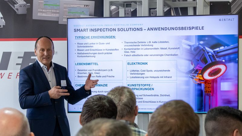 Ralf Klädtke, Geschäftsführer von Gestalt Automation, zeigte, wie Automation mit künstlicher Intelligenz in Verbindung mit hyperspektraler Bildgebung die industrielle Qualitätssicherung auf ein neues Level hebt.(Bild:  IEF-Werner GmbH)