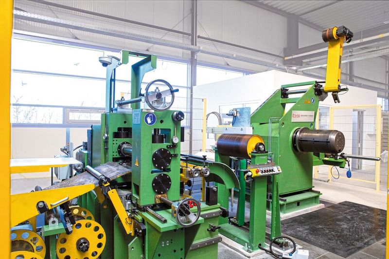 Präzisions-Längsteilanlage bei Band- und Feinstahl Service Rudolph und Brockmann GmbH in Vorderansicht. (Bild: B+S)