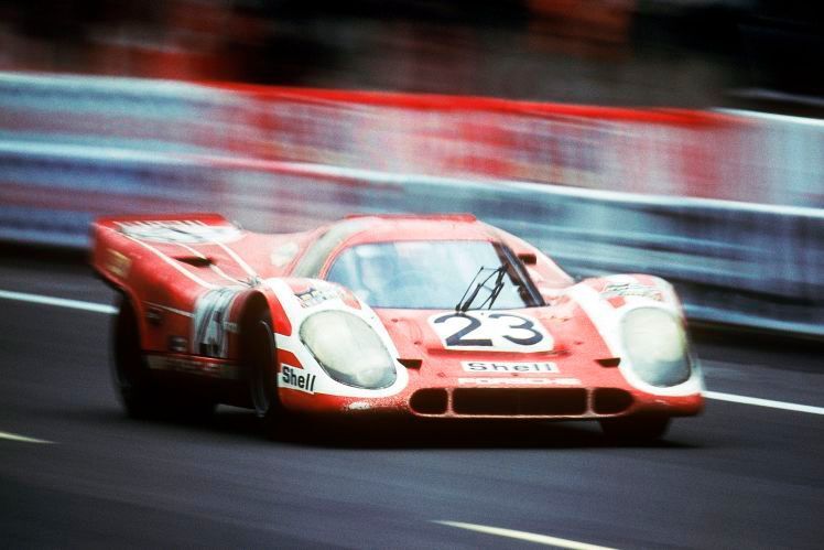 1973 wurden die Motoren mit Turboladern versehen und hatten eine Leistung von 810 kW (1.100 PS) bei 7.800/min. Der Rennwagen wurde in den unterschiedlichen Karosserieformen Kurzheck-Coupé, Langheck-Coupé und Spyder hergestellt.  (Porsche)