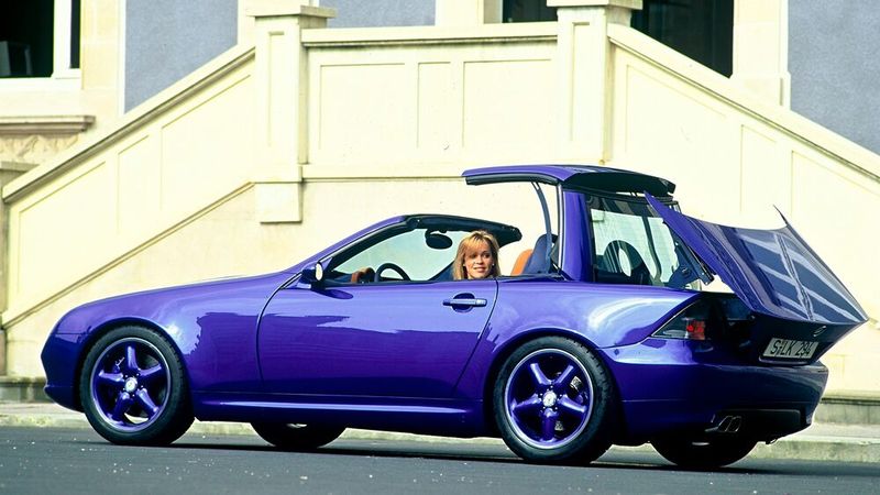 Als Mercedes cool wurde: Die zweite SLK-Studie wurde im Herbst 1994 beim Pariser Salon präsentiert, jetzt mit dem faltbaren Variodach aus Stahl. Es verschwindet vollständig und automatisch im Kofferraum des Fahrzeugs. Es vereint es die Vorzüge eines Hardtops und die Flexibilität eines Faltverdecks. (Bild: Mercedes-Benz Classic Archive)