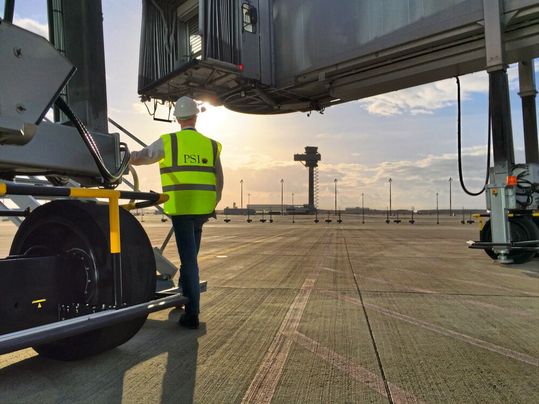 In Hamburg an Deutschlands ältestem Flurhafen steuert ein System der Berliner PSI Logistics die Gepäckbearbeitung.(Bild:  PSI Logistics)