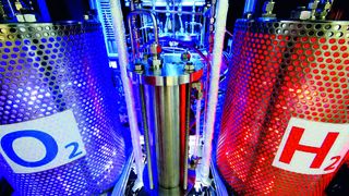 Die Wasserelektrolyse ist momentan die gebräuchlichste Herstellungsmethode für Wasserstoff. Die Nachfrage nach dem Gas wird aber steigen. Schon heute machen sich Forscher deshalb Gedanken, wie man die Elektrolyse verbessern kann, oder auch ganz anders vorgehen könnte. (Bild: DLR)