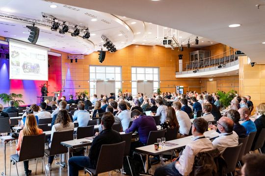 Vier Keynotes und rund 70 Vorträge waren das Herzstück des hochkarätig besetzten Fachkongress auf der Rapid.Tech 3D 2024.(Bild:  Christian Seeling)