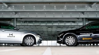In Zukunft werden Autos in Parkhäusern autonom bewegt. (Bild: Continental)