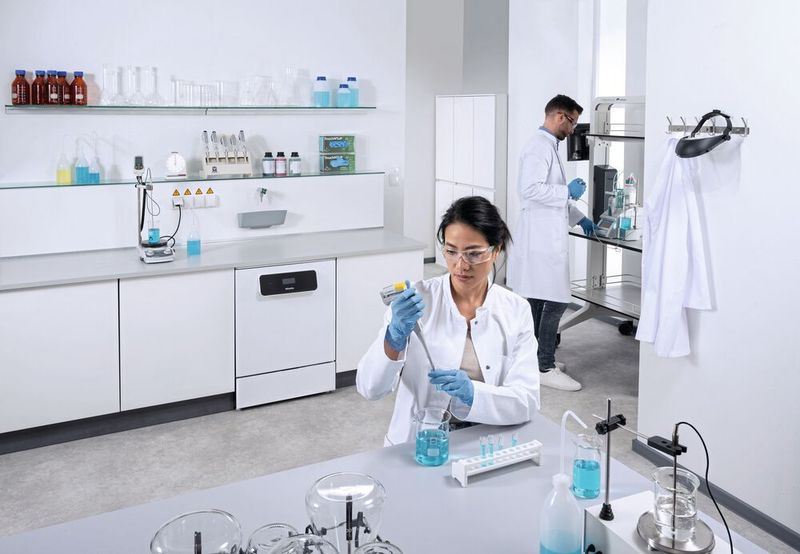 Das Gerät PLW 8604 aus der Baureihe „ExploreLine“ bietet eine umfangreiche Grundausstattung und verfügt ebenfalls über ein Touch-Display. (Bild: Miele)