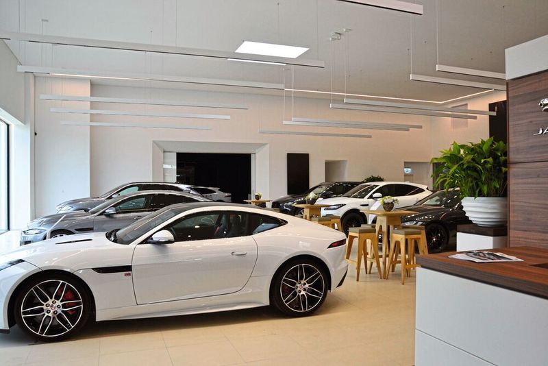 Auf der gut 1.000 Quadratmeter großen Verkaufsfläche ... (Mauritz/»kfz-betrieb«)