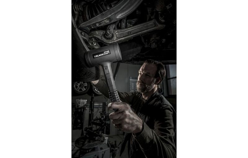 Blackcraft-Schonhammer: für das Lösen festsitzender Räder (Bild: Erwin Halder)