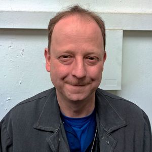 Kai Ball, Betriebselektriker in der Instandhaltung der EZM Edelstahlzieherei Mark in Werdohl: „Die Lösung von IPF Electronic ließ sich problemlos in den bereits vorhandenen Stromkreis der Neutralisation einbinden und war somit schnell betriebsbereit.“  