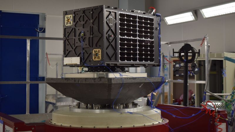 Vyoma's Flamingo-1 satellite, during the end-to-end testing campaign on ground.(Bild: Vyoma)