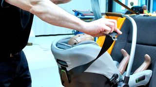 Die meisten Kindersitze überzeugen im ADAC-Test. (Bild: ADAC/ Ralph Wagner)