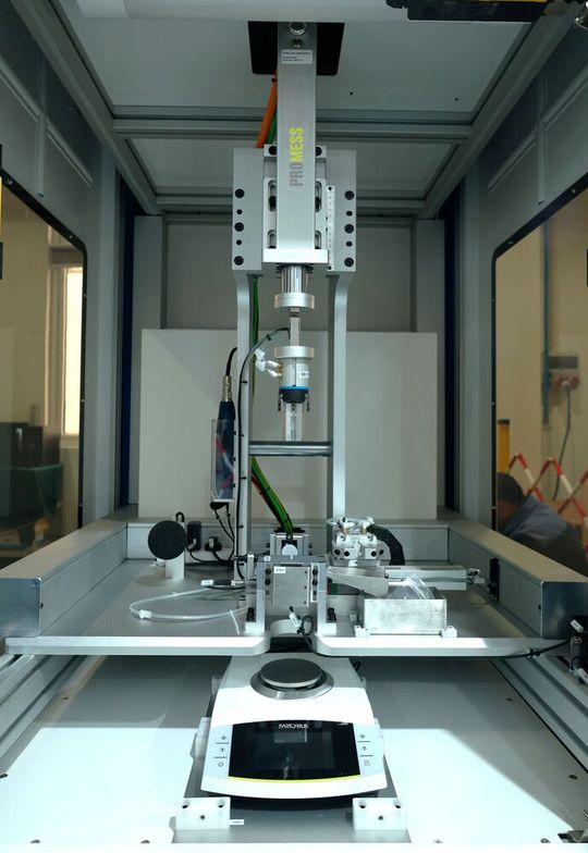 Universelles Fügemodul Line 5 s für die Prüfung von Autoinjektoren(Bild:  Promess)