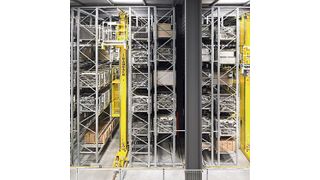 Die im Vordergrund erkennbaren Lastaufnahmemittel der Dambach-Regalbediengeräte sind sehr zuverlässig und verfügen über eine hohe Umschlagsleistung, wie der Hersteller auf der Logimat 2010 zeigt. Bild: Dambach Lagersysteme (Archiv: Vogel Business Media)