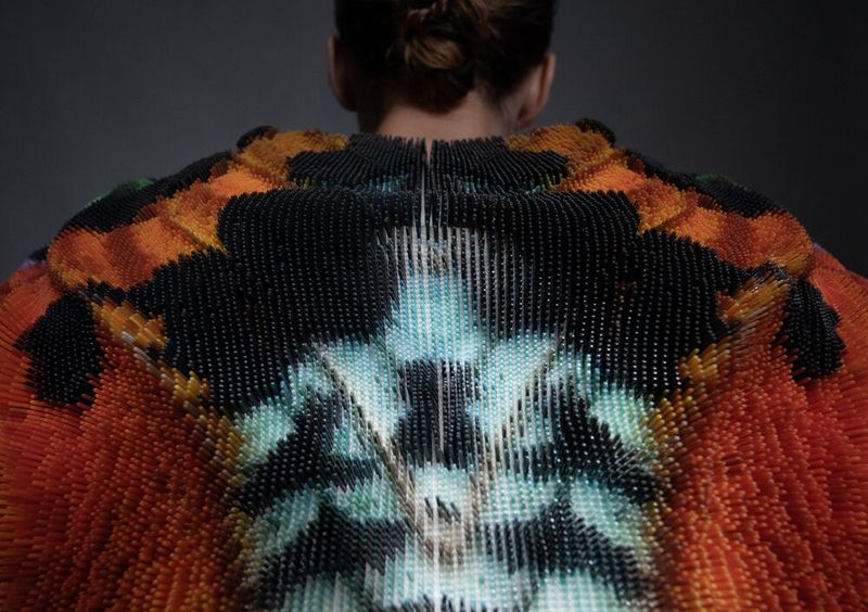 Die JK Design GmbH gewann die Kategorie FashionTech mit dem Projekt „Setae Jacket“. Der Stoff der Jacke wurde mit dem Polyjet-Verfahren von Stratasys 3D-bedruckt. (Bild: 3DPC)