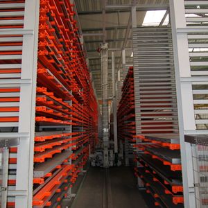 Für die effiziente und wirtschaftliche Lagerung sorgt ein doppelseitiges Kasto-Blechlager vom Typ Uniline 3.0.