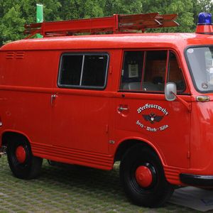 Auch bei der Feuerwehr war der Taunus Transit beliebt. Er bot gegenüber dem VW Bus mehr Laderaum und zum Teil auch mehr Zuladung.(Bild:  autodrom)