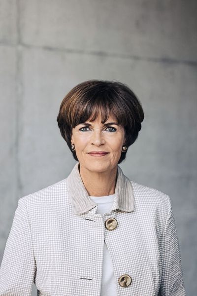 Trumpf Vorstand (von links nach rechts) Dr.-Ing. Stephan Mayer, Dr.-Ing. Christian Schmitz, Dipl.-Betriebsw. Oliver Maassen, Dr. rer. pol. Lars Grünert, Dr.-Ing. E. h. Peter Leibinger, Dr. phil. Nicola Leibinger-Kammüller, Dr.-Ing. Mathias Kammüller.  (Bild: Trumpf)