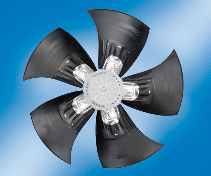 EC- und AC-Ventilatoren mit der neuen HyBlade-Technologie: Sie werden in den Baugrößen 500 bis 990 mm angeboten und decken damit die unterschiedlichsten Anwendungen im Bereich der Kälte- und Klimatechnik ab. (Archiv: Vogel Business Media)