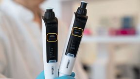 Die Switch-Pipette von Integra Biosciences kann manuell bedient, aber auch in den Modus für das Mehrfachdispensieren geschaltet werden. Ersteres ermöglicht gewohntes Pipettieren von Hand, letzteres sorgt für eine effiziente elektronische Aliquotierung. 	 (Bild: Integra Biosciences)