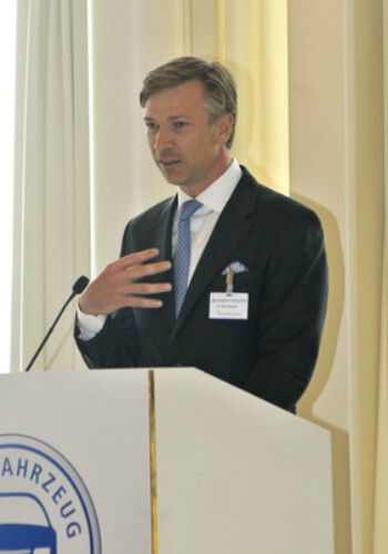 Kay Lindemann, Geschäftsführer Verband der Automobilindustrie (VDA): „Der gute Name des ZDK ist untrennbar mit dem guten Namen von Robert Rademacher verbunden.“ (Foto: Zietz)