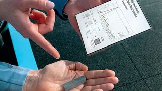 Kontra! Die Bundesanastalt für Materialforschung (BAM) hat eine pfiffige Möglichkeit entwickelt, mit der man additiv gefertigte Bauteile zweifelsfrei erkennen, zuordnen und rückverfolgen kann, um die Qualität zu sichern, oder Plagiatoren das Handwerk zu legen. (Bild: BAM)