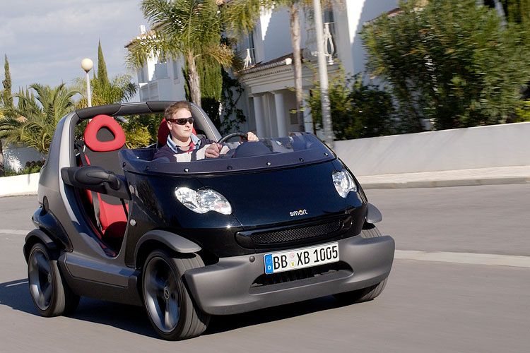 2002: Der Smart Crossblade kommt im Juni als Kleinserie in einer limitierten Auflage von 2.000 Stück auf den Markt. (Foto: Daimler)