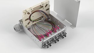 Die Spleißboxen Hitronic SBX gibt es in unterschiedlichen Ausführungen mit sechs oder zwölf ST-Duplex-, LC-Duplex-, SC-Duplex- oder SC-RJ-Kupplungen sowie in allen optischen Klassen. (Lapp)