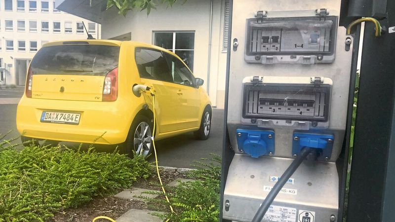 Wohl dem, der Starkstrom zuhause oder am Arbeitsplatz hat. (Bild: Grimm/»kfz-betrieb«)