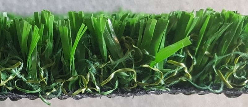 Tecnaro has developed synthetic turf fibers using a specially formulated Arboblend blend that offers high resistance to heat, UV rays, and weathering, and, because it is niobium-based, sequesters CO₂ over the long term.(Bild:  Tecnaro)