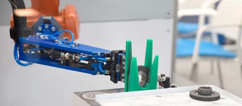 Keine Robotik-Anwendung ohne Antriebstechnik: Gerade kleine, leistungsstarke Motoren und präzise Getriebe sind essenziell für die Arbeit eines Roboters.