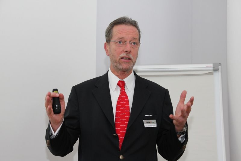 Dr. Jan Stefan Roell, Vorstandsvorsitzender der Zwick GmbH & Co. KG: 