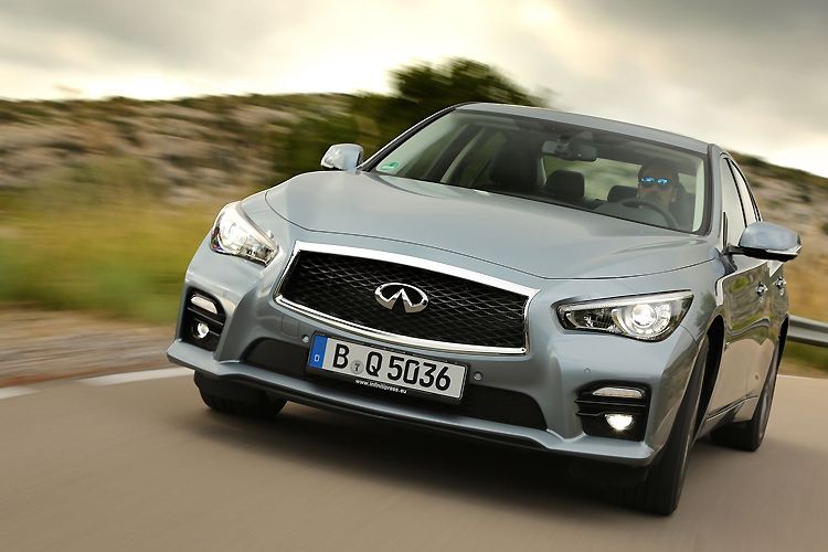 Bei den Aggregaten bietet Infiniti keine großen Wahlmöglichkeiten: Wer die Brot- und Butterlösung mit bezahlbarem 170 PS-Diesel ablehnt, kann alternativ nur zum 364-PS-Antrieb greifen. (Foto: Infiniti)