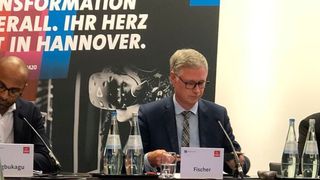 Onuora Ogbukagu (Deutsche Messe), Matthias Fischer (Toyota Material Handling) und Prof. Dr.-Ing. Thomas Wimmer (BVL, v.l.) bei einer Pressekonferenz auf dem 36. Deutschen Logistik-Kongress im Berliner Hotel Interconti. (Maienschein)