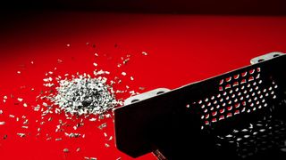 Beim Thixomolding-Verfahren wird - ähnlich wie beim Spritzguss von Polymerwerkstoffen - Magnesiumgranulat beim Transport in einer Schnecke aufgeheizt. Anschließend wird die Metallschmelze unter hohem Druck in die Kavität des Gießwerkzeuges eingespritzt.  (595° Solutions)