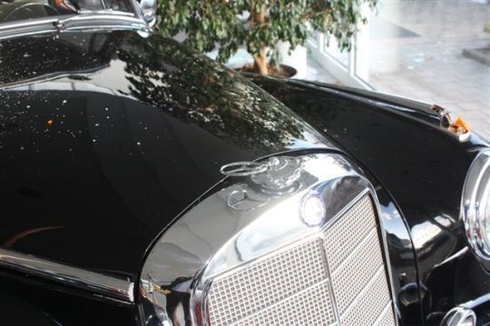 Der Adenauer-Mercedes stammt aus dem Jahr 1954. Helmut Peter hatte ihn von einem seiner Kunden gekauft. (Peter-Gruppe)