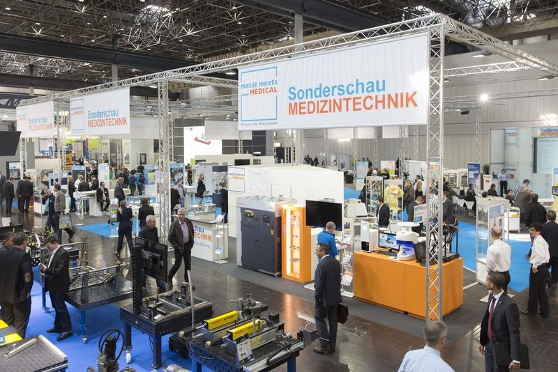 Mehr als 20 Stände auf der Sonderschau „Metal meets Medical“ und Fachvorträge auf dem begleitenden Fachforum boten Medizintechnik zum Anfassen und Zuhören. (Bild: Messe Düsseldorf / C. Tillmann)