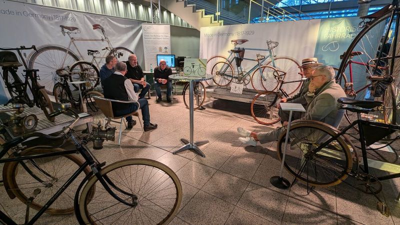 Auch sie haben hier einen Platz: Liebhaber nicht motorgetriebener Zweiräder. (Bild: Dominsky – VCG)