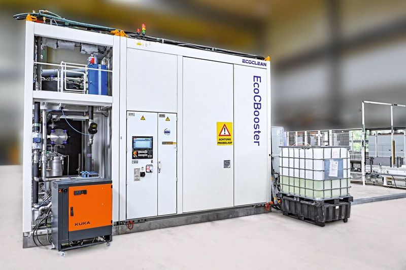 Zur Ausstattung der Anlage gehört ein integriertes Badaufbereitungsmodul. Es ermöglicht, dass das Prozesswasser lange im Kreislauf gefahren werden kann und trägt damit zu reduzierten Betriebskosten bei. (Bild: Ecoclean)