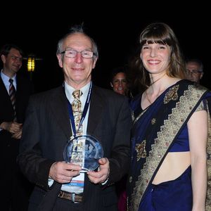 Mrs. Imke Ostermeier-Kittel presented BulkSolids India Lifetime Achievement Award to David Mills during the Networking Dinner.