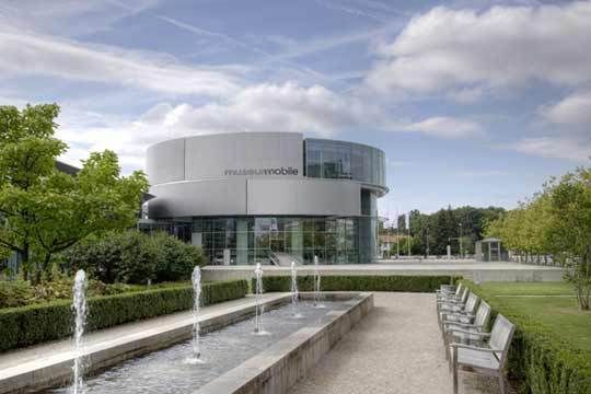 Das Audi Forum vereint Museum, Gastronomie und Service zu einem sehenswerten Besucherzentrum. (Archiv: Vogel Business Media)