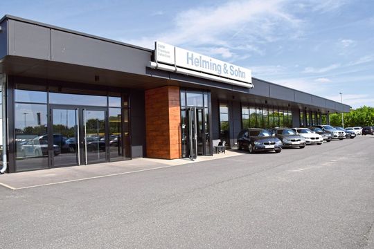 Im Gebrauchtwagenzentrum der BMW-Autohausgruppe Helming & Sohn GmbH setzt man bei der Fahrzeugannahme auf digitalisierte und standardisierte Prozesse. Im Gebrauchtwagenzentrum der BMW-Autohausgruppe Helming & Sohn GmbH setzt man bei der Fahrzeugannahme auf digitalisierte und standardisierte Prozesse.