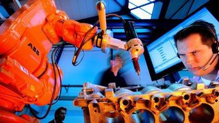 Entwicklung einer Roboter-Programmierung der Zukunft durch Sprachbefehle und manuelle Führung im ABB Forschungszentrum Ladenburg.  (Bild: Biild: Thomas Ernsting)