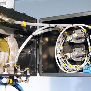 Die Steuerventile sind in dem im Gehäuse integrierten Steuerventilkasten gut geschützt. Bild: SWF