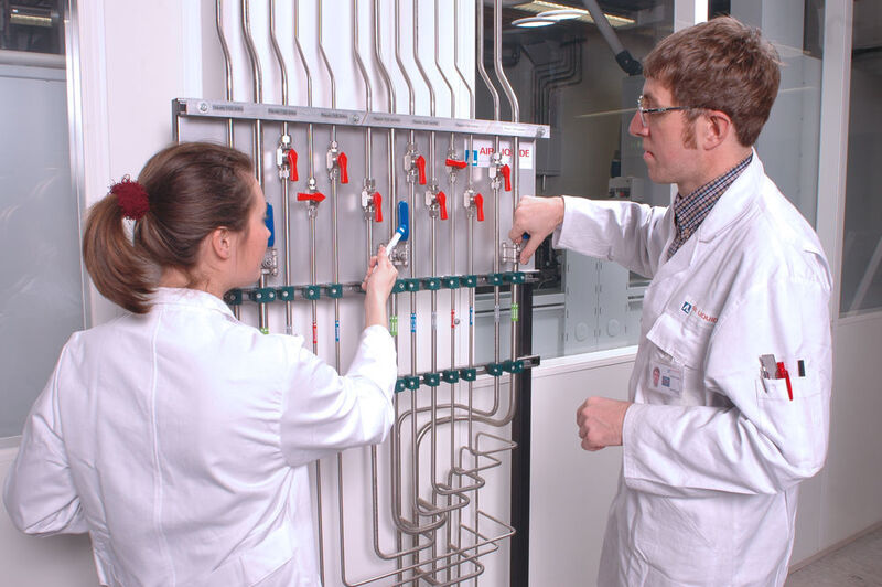 Air Liquide führt deutschlandweit Montagen und Inbetriebnahmen von Versorgungseinrichtungen sowie deren Wartung und Instandhaltung durch.  (Air Liquide)