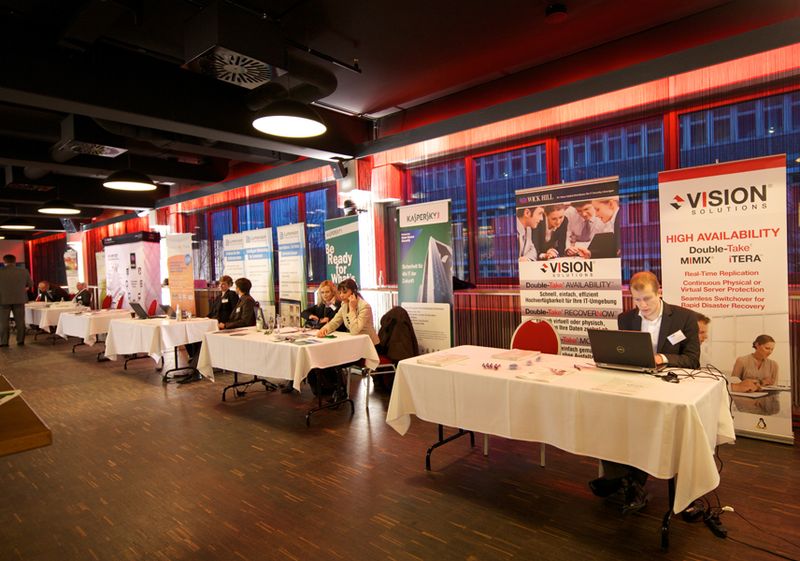 Aussteller im Ballsaal der Westtribüne (Archiv: Vogel Business Media)